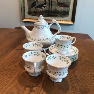Teapot + 4 x cups & saucers (bone china, Tara)